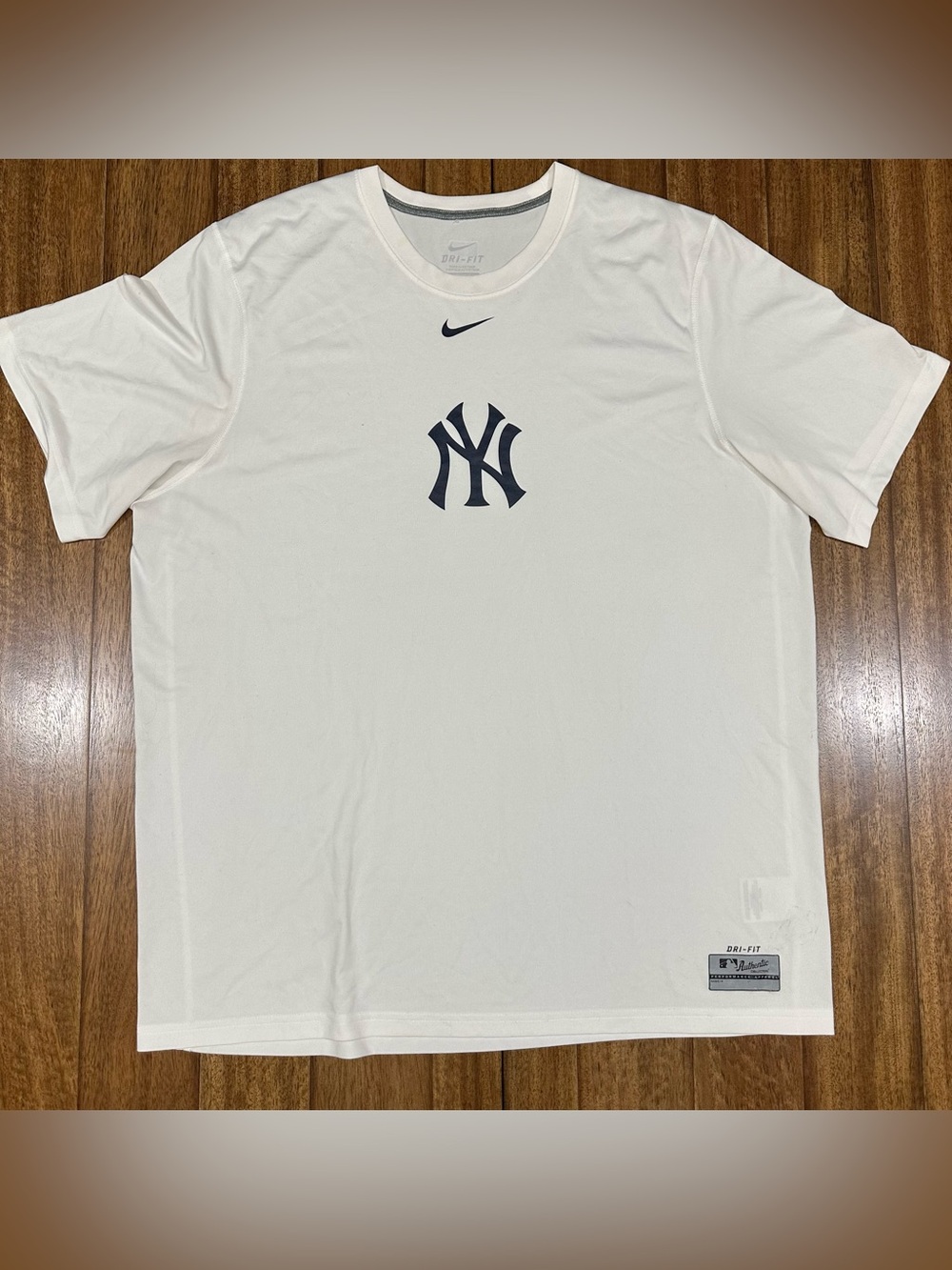 Nike New York Yankees Dri-FIT Legend T-Shirt Men's Size XL White MLB A189